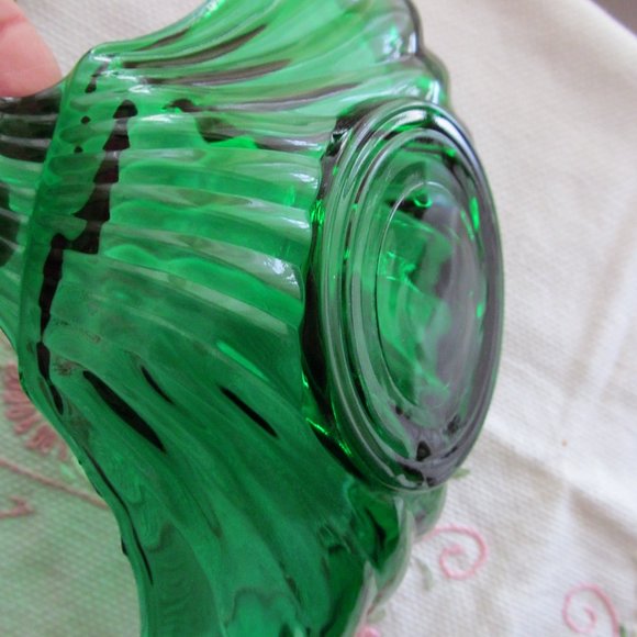Anchor Hocking Forest Green Shell dish Glass Vintasge ! - Picture 1 of 9